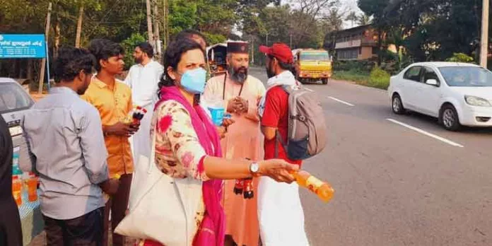 മഞ്ഞനിക്കര പദയാത്രികർക്ക് പ്രാർത്ഥനാശംസകൾ അർപ്പിക്കുവാൻ ബിലീവേഴ്സ് ഈസ്റ്റേൺ ചർച്ച് എപ്പിസ്കോപ്പ എത്തി മഞ്ഞനിക്കര പദയാത്രികർക്ക് പ്രാർത്ഥനാശംസകൾ അർപ്പിക്കുവാൻ ബിലീവേഴ്സ് ഈസ്റ്റേൺ ചർച്ച് എപ്പിസ്കോപ്പ എത്തി