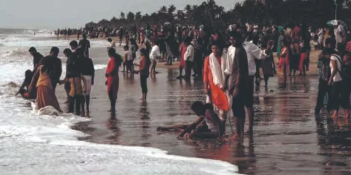ശക്തമായ മഴയും കടൽ ക്ഷോഭവും; കണ്ണൂരിൽ ബീച്ചുകളിലേക്കുള്ള പ്രവേശനം തടഞ്ഞു ശക്തമായ മഴയും കടൽ ക്ഷോഭവും; കണ്ണൂരിൽ ബീച്ചുകളിലേക്കുള്ള പ്രവേശനം തടഞ്ഞു