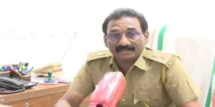 സ്വകാര്യ ബസുകളിൽ ക്ലീനർമാരായി സ്കൂൾ വിദ്യാർത്ഥികളെ ഉപയോഗിച്ച സംഭവം ; മോട്ടോർ വാഹന വകുപ്പ് നടപടി തുടങ്ങി സ്വകാര്യ ബസുകളിൽ ക്ലീനർമാരായി സ്കൂൾ വിദ്യാർത്ഥികളെ ഉപയോഗിച്ച സംഭവം ; മോട്ടോർ വാഹന വകുപ്പ് നടപടി തുടങ്ങി