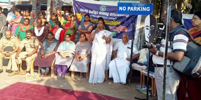 ലഹരിക്കെതിരെ നാടക യാത്ര നടത്തി ലഹരിക്കെതിരെ നാടക യാത്ര നടത്തി