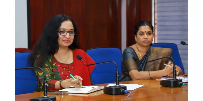 ജില്ലയിലെ പട്ടികവര്ഗ വിഭാഗങ്ങള്ക്ക് ആധികാരിക രേഖകള് ലഭ്യമാക്കും : ജില്ലാ കളക്ടര് ജില്ലയിലെ പട്ടികവര്ഗ വിഭാഗങ്ങള്ക്ക് ആധികാരിക രേഖകള് ലഭ്യമാക്കും : ജില്ലാ കളക്ടര്