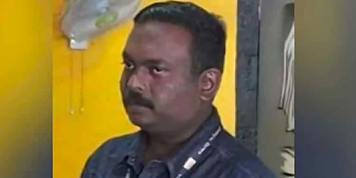 രോഗികളെ പരിശോധിക്കുന്നതിനിടെ ഡോക്ടര് കുഴഞ്ഞു വീണ് മരിച്ചു രോഗികളെ പരിശോധിക്കുന്നതിനിടെ ഡോക്ടര് കുഴഞ്ഞു വീണ് മരിച്ചു