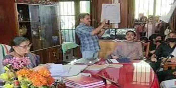 ലഹരി ഉപയോഗ ആരോപണം; കാസർകോട് സർക്കാർ കോളേജ് മുൻ പ്രിൻസിപ്പൽ ഇൻ ചാർജ് ഡോ.രമക്കെതിരെ വിദ്യാർഥികൾ ലഹരി ഉപയോഗ ആരോപണം; കാസർകോട് സർക്കാർ കോളേജ് മുൻ പ്രിൻസിപ്പൽ ഇൻ ചാർജ് ഡോ.രമക്കെതിരെ വിദ്യാർഥികൾ