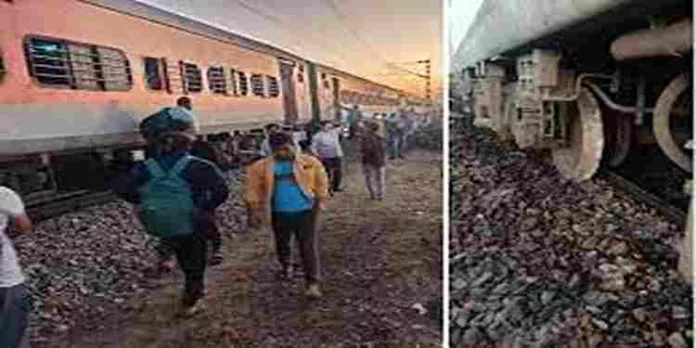 ഗോദാവരി എക്സ്പ്രസ് പാളം തെറ്റി ; ആറ് ബോഗികള് അപകടത്തില്പ്പെട്ടു ഗോദാവരി എക്സ്പ്രസ് പാളം തെറ്റി ; ആറ് ബോഗികള് അപകടത്തില്പ്പെട്ടു