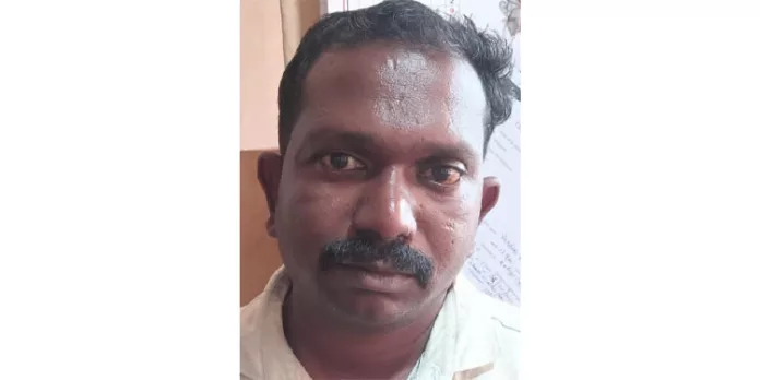 ബൈക്കിൽ കാലെടുത്തുവെച്ചതിന്റെ പേരിൽ വിദ്യാർത്ഥികളെ കുത്തിപ്പരിക്കേൽപ്പിച്ച പ്രതി അറസ്റ്റിൽ ബൈക്കിൽ കാലെടുത്തുവെച്ചതിന്റെ പേരിൽ വിദ്യാർത്ഥികളെ കുത്തിപ്പരിക്കേൽപ്പിച്ച പ്രതി അറസ്റ്റിൽ