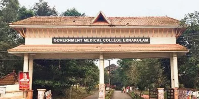 കുട്ടിയെ ദമ്പതികൾക്ക് കൈമാറിയത് വളർത്താനുള്ള പ്രയാസം മൂലം ; പിതാവിന്റെ മൊഴി കുട്ടിയെ ദമ്പതികൾക്ക് കൈമാറിയത് വളർത്താനുള്ള പ്രയാസം മൂലം ; പിതാവിന്റെ മൊഴി