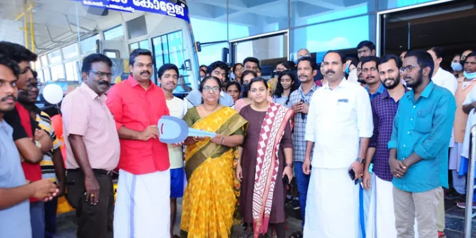 കോന്നി ഗവ. മെഡിക്കല് കോളജിന് കെ.യു. ജനിഷ് കുമാര് എംഎല്എ ബസ് കൈമാറി കോന്നി ഗവ. മെഡിക്കല് കോളജിന് കെ.യു. ജനിഷ് കുമാര് എംഎല്എ ബസ് കൈമാറി