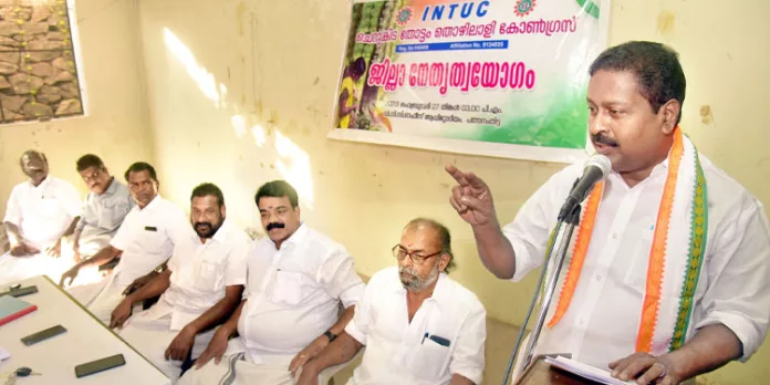 ചെറുകിട തോട്ടം തൊഴിലാളികളെ ഇ എസ് ഐ പരിധിയിൽ ഉൾപ്പെടുത്തണം ; ചെറുകിട തോട്ടം തൊഴിലാളി കോൺഗ്രസ് ഐഎൻടിയുസി ചെറുകിട തോട്ടം തൊഴിലാളികളെ ഇ എസ് ഐ പരിധിയിൽ ഉൾപ്പെടുത്തണം ; ചെറുകിട തോട്ടം തൊഴിലാളി കോൺഗ്രസ് ഐഎൻടിയുസി