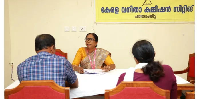 വനിതാ കമ്മീഷന് സിറ്റിംഗ് : 15 പരാതികള് തീര്പ്പാക്കി വനിതാ കമ്മീഷന് സിറ്റിംഗ് : 15 പരാതികള് തീര്പ്പാക്കി