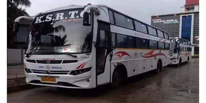 ബസിനുള്ളിൽ സഹയാത്രികയുടെ സീറ്റിൽ മൂത്രമൊഴിച്ചു യുവാവ് ബസിനുള്ളിൽ സഹയാത്രികയുടെ സീറ്റിൽ മൂത്രമൊഴിച്ചു യുവാവ്