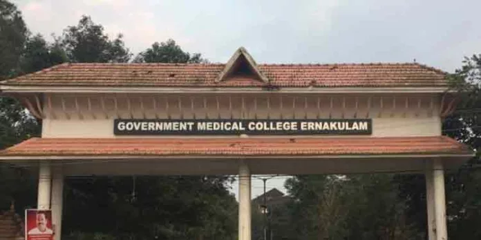 കളമശ്ശേരി മെഡിക്കല് കോളേജ് വ്യാജ ജനന സർട്ടിഫിക്കറ്റ് ; പ്രതി അനിൽകുമാർ പിടിയിൽ കളമശ്ശേരി മെഡിക്കല് കോളേജ് വ്യാജ ജനന സർട്ടിഫിക്കറ്റ് ; പ്രതി അനിൽകുമാർ പിടിയിൽ