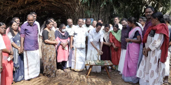 പരുമലയില് കരിമ്പു കൃഷി ആരംഭിച്ചു പരുമലയില് കരിമ്പു കൃഷി ആരംഭിച്ചു