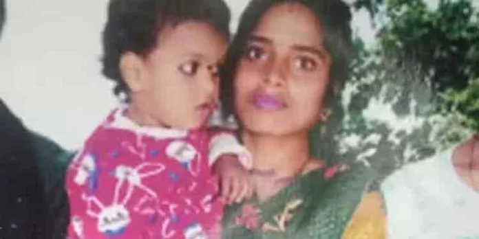 അവിഹിത ബന്ധമുണ്ടെന്ന് ആരോപണം ; ഭാര്യയെയും മകനെയും കുത്തിക്കൊലപ്പെടുത്തിയ യുവാവ് അറസ്റ്റിൽ അവിഹിത ബന്ധമുണ്ടെന്ന് ആരോപണം ; ഭാര്യയെയും മകനെയും കുത്തിക്കൊലപ്പെടുത്തിയ യുവാവ് അറസ്റ്റിൽ