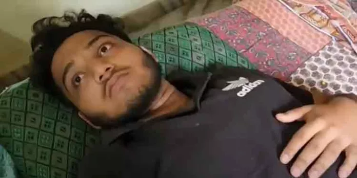കൂളിംഗ് ഗ്ലാസ് വെച്ചതിന് വിദ്യാർത്ഥിയെ സീനിയർ വിദ്യാർത്ഥികൾ മർദ്ദിച്ചു കൂളിംഗ് ഗ്ലാസ് വെച്ചതിന് വിദ്യാർത്ഥിയെ സീനിയർ വിദ്യാർത്ഥികൾ മർദ്ദിച്ചു