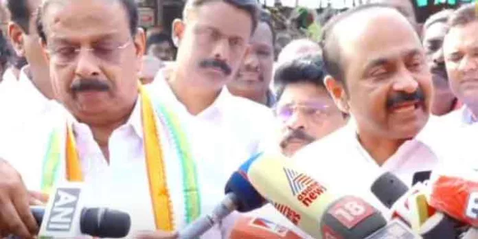 കെപിസിസി നേതൃയോഗം എറണാകുളത്ത് ചേര്ന്നു കെപിസിസി നേതൃയോഗം എറണാകുളത്ത് ചേര്ന്നു