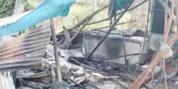 വിധവയുടെ പെട്ടിക്കട സാമൂഹിക വിരുദ്ധർ തീയിട്ടു നശിപ്പിച്ചു വിധവയുടെ പെട്ടിക്കട സാമൂഹിക വിരുദ്ധർ തീയിട്ടു നശിപ്പിച്ചു