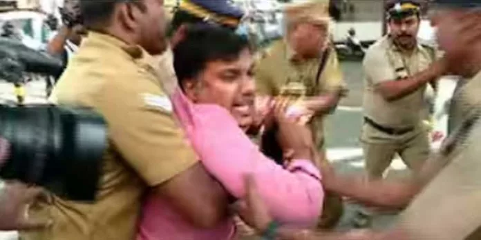 കൊച്ചിയിൽ മുഖ്യമന്ത്രി താമസിച്ച ഗസ്റ്റ് ഹൗസിന് മുന്നിൽ പ്രതിഷേധം കൊച്ചിയിൽ മുഖ്യമന്ത്രി താമസിച്ച ഗസ്റ്റ് ഹൗസിന് മുന്നിൽ പ്രതിഷേധം