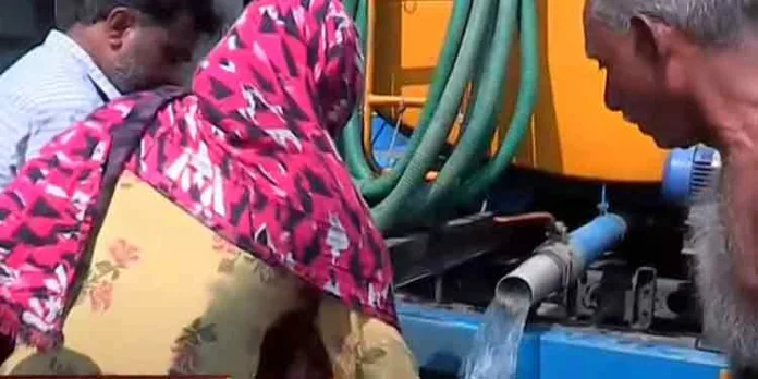 കുടിവെള്ളം എത്താത്തതിൽ പ്രതിഷേധിച്ച് നാട്ടുകാർ ഇന്നും തെരുവിലിറങ്ങി ; താത്കാലികമായി വെള്ളം എത്തിച്ചെങ്കിലും തികഞ്ഞില്ല കുടിവെള്ളം എത്താത്തതിൽ പ്രതിഷേധിച്ച് നാട്ടുകാർ ഇന്നും തെരുവിലിറങ്ങി ; താത്കാലികമായി വെള്ളം എത്തിച്ചെങ്കിലും തികഞ്ഞില്ല
