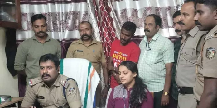 ട്രെയിനിൽ യാത്ര ചെയ്യവേ ഐഫോണും മൊബൈൽ ഫോണുകളുമടങ്ങിയ ബാഗ് കവർന്നയാൾ അറസ്റ്റിൽ ട്രെയിനിൽ യാത്ര ചെയ്യവേ ഐഫോണും മൊബൈൽ ഫോണുകളുമടങ്ങിയ ബാഗ് കവർന്നയാൾ അറസ്റ്റിൽ