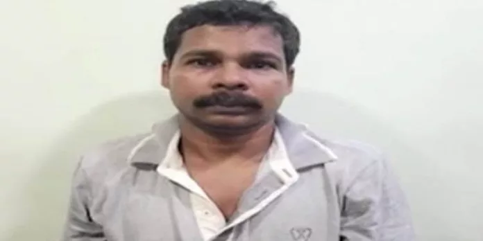 വീട്ടമ്മയുടെ മാല മോഷ്ടിച്ച ശേഷം പള്ളിയിലെത്തി കുര്ബാനകൂടി ; കൂമന് ജോളി പിടിയില് വീട്ടമ്മയുടെ മാല മോഷ്ടിച്ച ശേഷം പള്ളിയിലെത്തി കുര്ബാനകൂടി ; കൂമന് ജോളി പിടിയില്