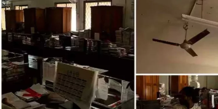 വൈദ്യുതി ബില്ലടക്കാത്തതിനാൽ മലപ്പുറം കളക്ടറേറ്റിലെ സർക്കാർ ഓഫീസുകളിലെ ഫ്യൂസ് ഊരി കെഎസ്ഇബി വൈദ്യുതി ബില്ലടക്കാത്തതിനാൽ മലപ്പുറം കളക്ടറേറ്റിലെ സർക്കാർ ഓഫീസുകളിലെ ഫ്യൂസ് ഊരി കെഎസ്ഇബി