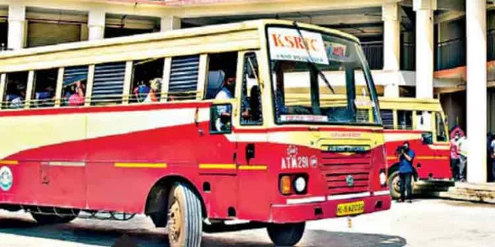 കെഎസ്ആര്ടിസി ജീവനക്കാര്ക്ക് ഏപ്രില് മാസത്തെ പകുതി ശമ്പളം നല്കി കെഎസ്ആര്ടിസി ജീവനക്കാര്ക്ക് ഏപ്രില് മാസത്തെ പകുതി ശമ്പളം നല്കി