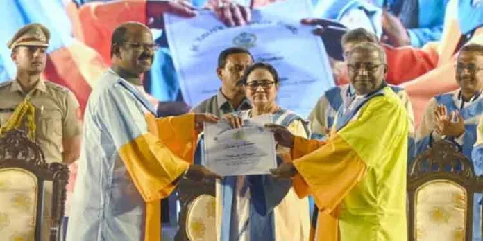 മമത ബാനർജിയെ വാജ്പേയിയോട് ഉപമിച്ച് ബംഗാൾ ഗവർണർ ; സംസ്ഥാന ബിജെപിയിൽ അതൃപ്തി മമത ബാനർജിയെ വാജ്പേയിയോട് ഉപമിച്ച് ബംഗാൾ ഗവർണർ ; സംസ്ഥാന ബിജെപിയിൽ അതൃപ്തി