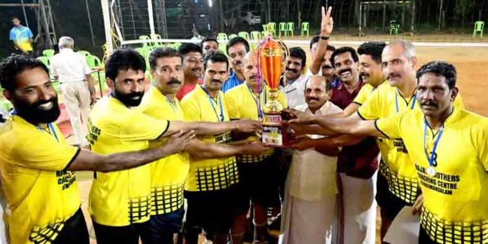 ഖേലോ മാസ്റ്റേഴ്സ് സംസ്ഥാന വോളിബോൾ ; കിരീടം കണ്ണൂരിന് ഖേലോ മാസ്റ്റേഴ്സ് സംസ്ഥാന വോളിബോൾ ; കിരീടം കണ്ണൂരിന്