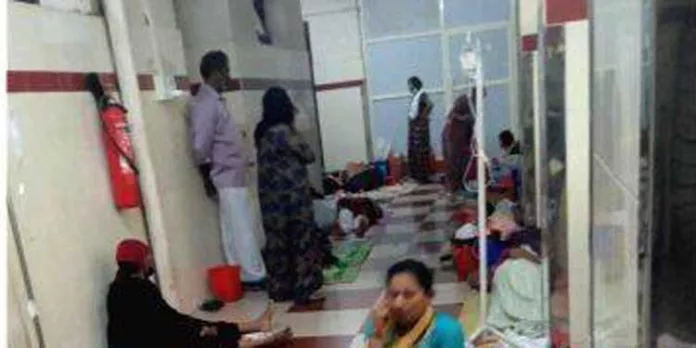 രോഗികളെ വരാന്തയില് കിടത്തി കോഴിക്കോട് മെഡിക്കല് കോളേജ് രോഗികളെ വരാന്തയില് കിടത്തി കോഴിക്കോട് മെഡിക്കല് കോളേജ്