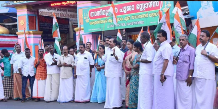 ബജറ്റിലെ അമിത നികുതിക്കെതിരെ മലയാലപ്പുഴയിൽ കോൺഗ്രസ് പ്രതിഷേധ സമരം നടത്തി ബജറ്റിലെ അമിത നികുതിക്കെതിരെ മലയാലപ്പുഴയിൽ കോൺഗ്രസ് പ്രതിഷേധ സമരം നടത്തി