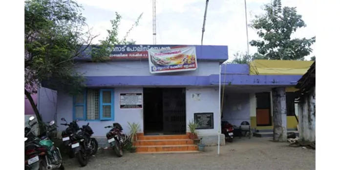 കസ്റ്റഡിയിലെടുത്ത പ്ലസ് വൺ വിദ്യാർഥിക്ക് പോലീസ് സ്റ്റേഷനിൽ വെച്ചുണ്ടായ അപകടത്തിൽ ഗുരുതര പരുക്ക് കസ്റ്റഡിയിലെടുത്ത പ്ലസ് വൺ വിദ്യാർഥിക്ക് പോലീസ് സ്റ്റേഷനിൽ വെച്ചുണ്ടായ അപകടത്തിൽ ഗുരുതര പരുക്ക്
