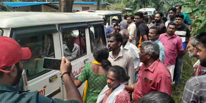 അനന്തു കൊലക്കേസിലെ പ്രതിക്കെതിരെ രോഷാകുലരായി പ്രദേശവാസികള് അനന്തു കൊലക്കേസിലെ പ്രതിക്കെതിരെ രോഷാകുലരായി പ്രദേശവാസികള്