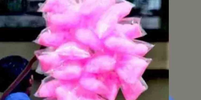 ക്യാന്സര് രോഗത്തിന് കാരണമാകുന്ന റോഡമിന് ചേര്ത്ത പഞ്ഞിമിഠായി നിര്മാണം; അന്യ സംസ്ഥാന തൊഴിലാളികളുടെ താമസ സ്ഥലത്ത് റെയഡ് ക്യാന്സര് രോഗത്തിന് കാരണമാകുന്ന റോഡമിന് ചേര്ത്ത പഞ്ഞിമിഠായി നിര്മാണം; അന്യ സംസ്ഥാന തൊഴിലാളികളുടെ താമസ സ്ഥലത്ത് റെയഡ്