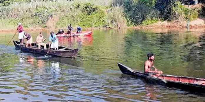 കോഴഞ്ചേരി പാലത്തിന് താഴെയുള്ള പലയിടങ്ങളിലും അപകടക്കെണിയായ് കയങ്ങളും ചുഴികളും കോഴഞ്ചേരി പാലത്തിന് താഴെയുള്ള പലയിടങ്ങളിലും അപകടക്കെണിയായ് കയങ്ങളും ചുഴികളും