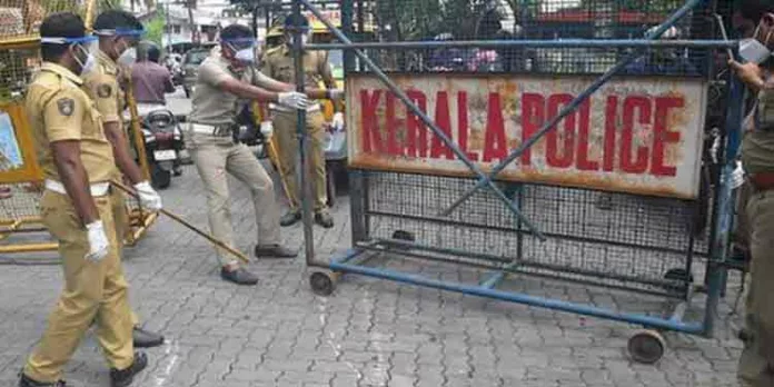സമരാവേശത്തിൽ ബാരിക്കേഡ് തകർത്തു ; പുലിവാല് പിടിച്ച് യൂത്ത് കോൺഗ്രസ് പ്രവർത്തകർ സമരാവേശത്തിൽ ബാരിക്കേഡ് തകർത്തു ; പുലിവാല് പിടിച്ച് യൂത്ത് കോൺഗ്രസ് പ്രവർത്തകർ