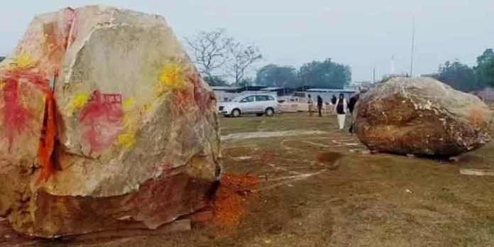 രാമക്ഷേത്ര നിര്മ്മാണം ; 60 ദശലക്ഷം വർഷം പഴക്കമുള്ള രണ്ട് അപൂർവ ശാലിഗ്രാം പാറകൾ അയോധ്യയിലെത്തി രാമക്ഷേത്ര നിര്മ്മാണം ; 60 ദശലക്ഷം വർഷം പഴക്കമുള്ള രണ്ട് അപൂർവ ശാലിഗ്രാം പാറകൾ അയോധ്യയിലെത്തി
