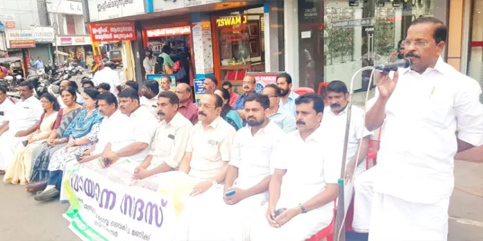 ജനങ്ങളോടുള്ള വെല്ലുവിളി കേന്ദ്ര- സംസ്ഥാന സർക്കാരുകൾ അവസാനിപ്പിക്കണം : പി മോഹൻരാജ് ജനങ്ങളോടുള്ള വെല്ലുവിളി കേന്ദ്ര- സംസ്ഥാന സർക്കാരുകൾ അവസാനിപ്പിക്കണം : പി മോഹൻരാജ്