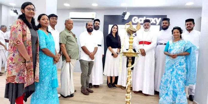 ജില്ലയിലെ ആദ്യത്തെ “സംസംഗ് സ്മാര്ട്ട് കഫെ “പത്തനംതിട്ടയില് തുറന്നു ജില്ലയിലെ ആദ്യത്തെ “സംസംഗ് സ്മാര്ട്ട് കഫെ “പത്തനംതിട്ടയില് തുറന്നു