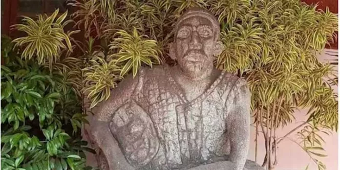 മാധ്യമങ്ങളിൽ നടൻ മുരളിയുടെ പേരിൽ പ്രചരിക്കുന്ന ചിത്രം താൻ നിർമ്മിച്ച പ്രതിമയുടേതല്ലെന്ന് ശിൽപി വിൽസൺ പൂക്കോയി മാധ്യമങ്ങളിൽ നടൻ മുരളിയുടെ പേരിൽ പ്രചരിക്കുന്ന ചിത്രം താൻ നിർമ്മിച്ച പ്രതിമയുടേതല്ലെന്ന് ശിൽപി വിൽസൺ പൂക്കോയി