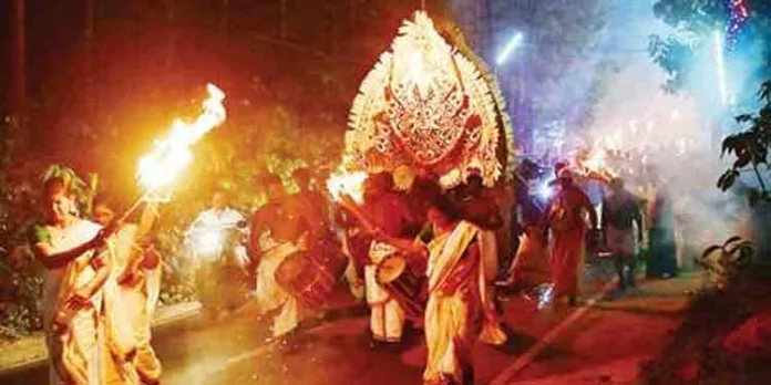 താഴൂർ ഭഗവതി ക്ഷേത്രത്തിലേക്ക് കോലം എഴുന്നെള്ളത് നടത്തി താഴൂർ ഭഗവതി ക്ഷേത്രത്തിലേക്ക് കോലം എഴുന്നെള്ളത് നടത്തി