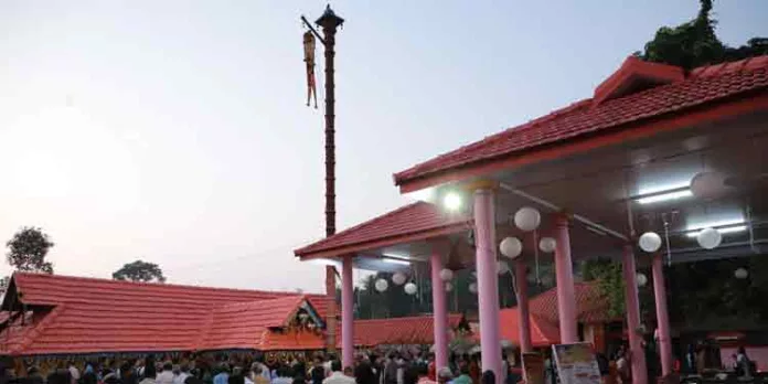 പത്തുദിവസത്തെ കുംഭകാർത്തിക ഉത്സവത്തിന് തെള്ളിയൂർക്കാവ് ഭഗവതി ക്ഷേത്രത്തിൽ കൊടിയേറി പത്തുദിവസത്തെ കുംഭകാർത്തിക ഉത്സവത്തിന് തെള്ളിയൂർക്കാവ് ഭഗവതി ക്ഷേത്രത്തിൽ കൊടിയേറി
