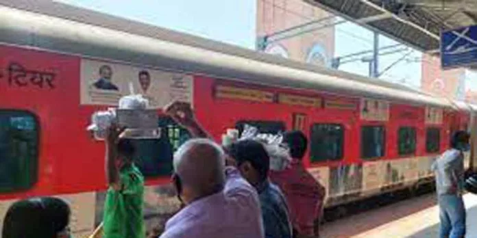 റെയിൽവേ സ്റ്റേഷനുകളിൽ ഭക്ഷണത്തിന് വില കൂട്ടി റെയിൽവേ സ്റ്റേഷനുകളിൽ ഭക്ഷണത്തിന് വില കൂട്ടി