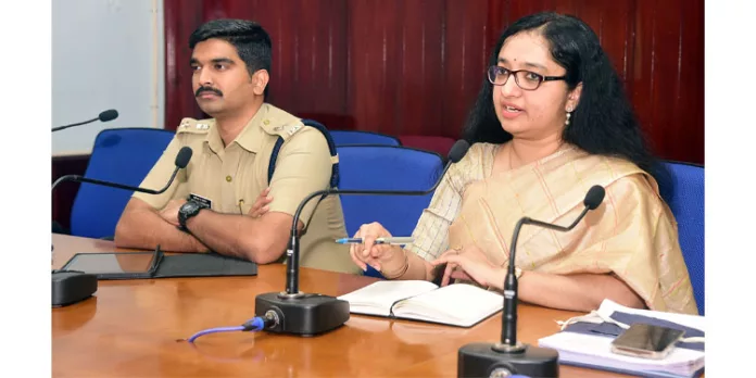 ശബരിമല തീര്ഥാടനം : റോഡ് സുരക്ഷാ പദ്ധതി പുതുക്കി തയാറാക്കണം – ഒരുക്കങ്ങള് നേരത്തെ പൂര്ത്തിയാക്കും : ജില്ലാ കളക്ടര് ശബരിമല തീര്ഥാടനം : റോഡ് സുരക്ഷാ പദ്ധതി പുതുക്കി തയാറാക്കണം – ഒരുക്കങ്ങള് നേരത്തെ പൂര്ത്തിയാക്കും : ജില്ലാ കളക്ടര്