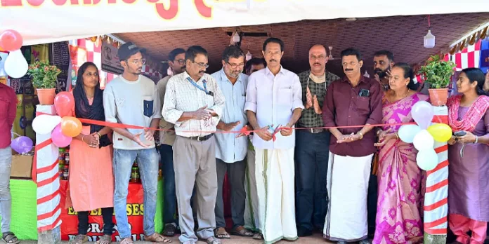 മാരാമണ്ണില് വ്യവസായ – വാണിജ്യ പ്രദര്ശന മേള തുടങ്ങി മാരാമണ്ണില് വ്യവസായ – വാണിജ്യ പ്രദര്ശന മേള തുടങ്ങി