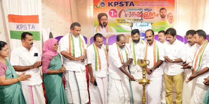 സിവിൽ സർവീസിനെ തകർക്കുന്ന സർക്കാർ നയങ്ങൾ നാടിനാപത്ത് ; പ്രൊഫ.സതീഷ് കൊച്ചുപറമ്പിൽ സിവിൽ സർവീസിനെ തകർക്കുന്ന സർക്കാർ നയങ്ങൾ നാടിനാപത്ത് ; പ്രൊഫ.സതീഷ് കൊച്ചുപറമ്പിൽ