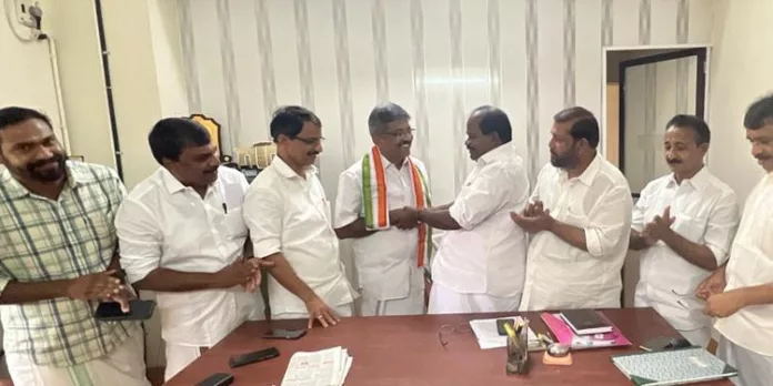 അഡ്വ. അനില് തോമസിന് അനുമോദനം അഡ്വ. അനില് തോമസിന് അനുമോദനം