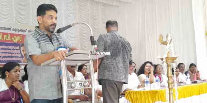 നാം ഉപയോഗിക്കുന്ന പച്ചക്കറികളും പഴങ്ങളും വിഷമയമായി മാറുന്നു : ചലച്ചിത്രതാരം കൃഷണപ്രസാദ് നാം ഉപയോഗിക്കുന്ന പച്ചക്കറികളും പഴങ്ങളും വിഷമയമായി മാറുന്നു : ചലച്ചിത്രതാരം കൃഷണപ്രസാദ്