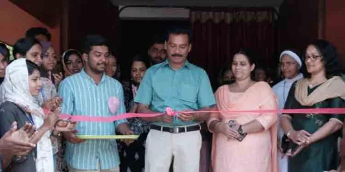 രസതന്ത്ര വിസ്മയങ്ങളുടെ ചെപ്പു തുറന്ന് അരുവിത്തുറ സെന്റ് ജോർജസ്സ് കോളേജിൽ കെമിസോൾ 2023 എക്സിബിഷൻ രസതന്ത്ര വിസ്മയങ്ങളുടെ ചെപ്പു തുറന്ന് അരുവിത്തുറ സെന്റ് ജോർജസ്സ് കോളേജിൽ കെമിസോൾ 2023 എക്സിബിഷൻ