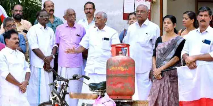 തിരഞ്ഞെടുപ്പിന് മുമ്പ് അനക്കമില്ല, പോളിംഗ് കഴിയുന്നത് മുതൽ ഇന്ധനവില വർദ്ധിപ്പിക്കാൻ തുടങ്ങും : അഡ്വ: ജോസഫ് ജോൺ തിരഞ്ഞെടുപ്പിന് മുമ്പ് അനക്കമില്ല, പോളിംഗ് കഴിയുന്നത് മുതൽ ഇന്ധനവില വർദ്ധിപ്പിക്കാൻ തുടങ്ങും : അഡ്വ: ജോസഫ് ജോൺ