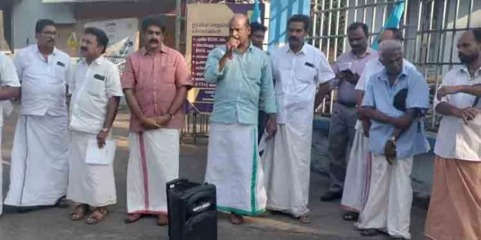 പാചക ഗ്യാസ് വില വർദ്ധനവിന് എതിരെ പ്രതിഷേധം സംഘടിപ്പിച്ചു പാചക ഗ്യാസ് വില വർദ്ധനവിന് എതിരെ പ്രതിഷേധം സംഘടിപ്പിച്ചു
